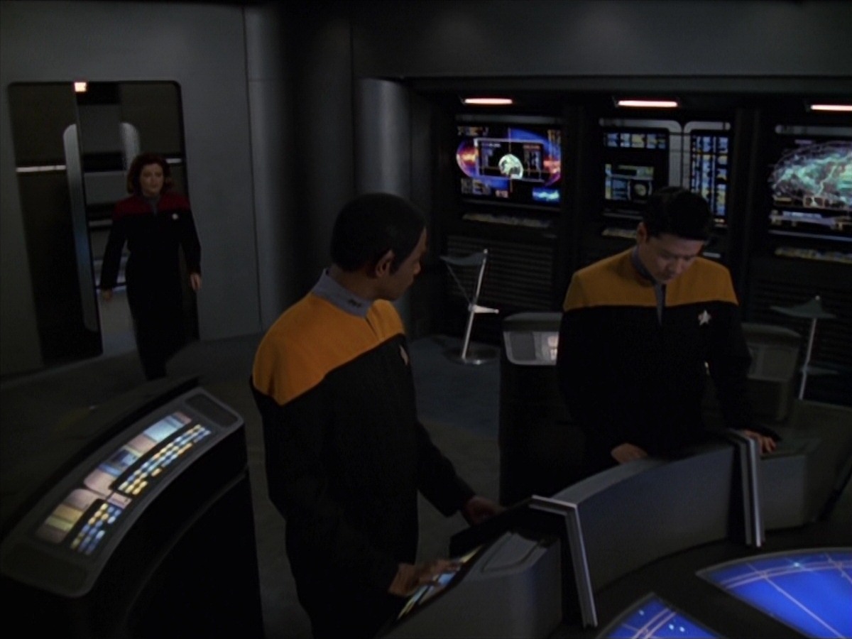 extant_StarTrek_VOY_7x22-NaturalLaw_2173.jpg