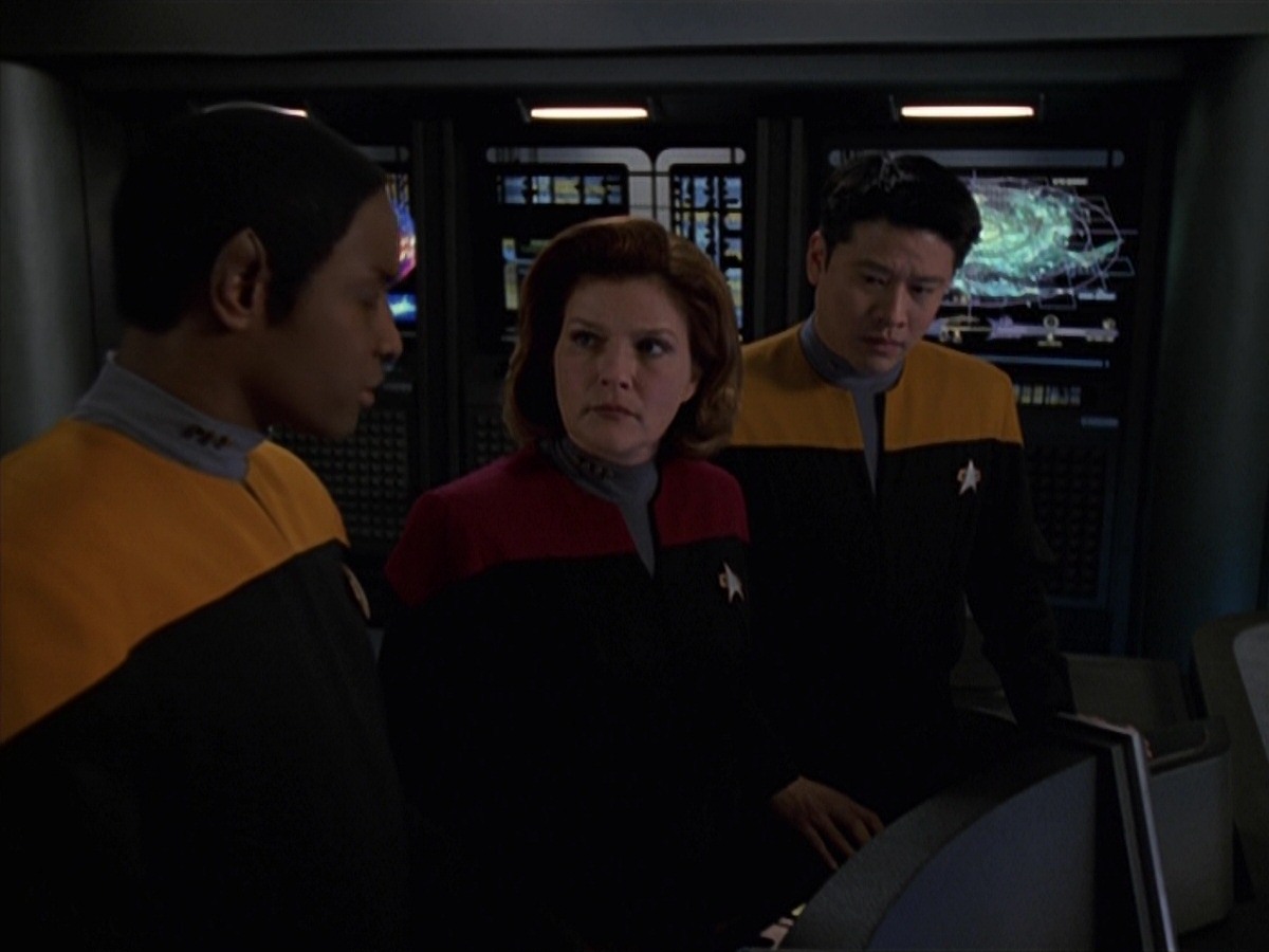 extant_StarTrek_VOY_7x22-NaturalLaw_2180.jpg
