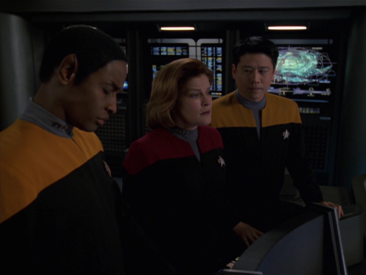 extant_StarTrek_VOY_7x22-NaturalLaw_2202.jpg