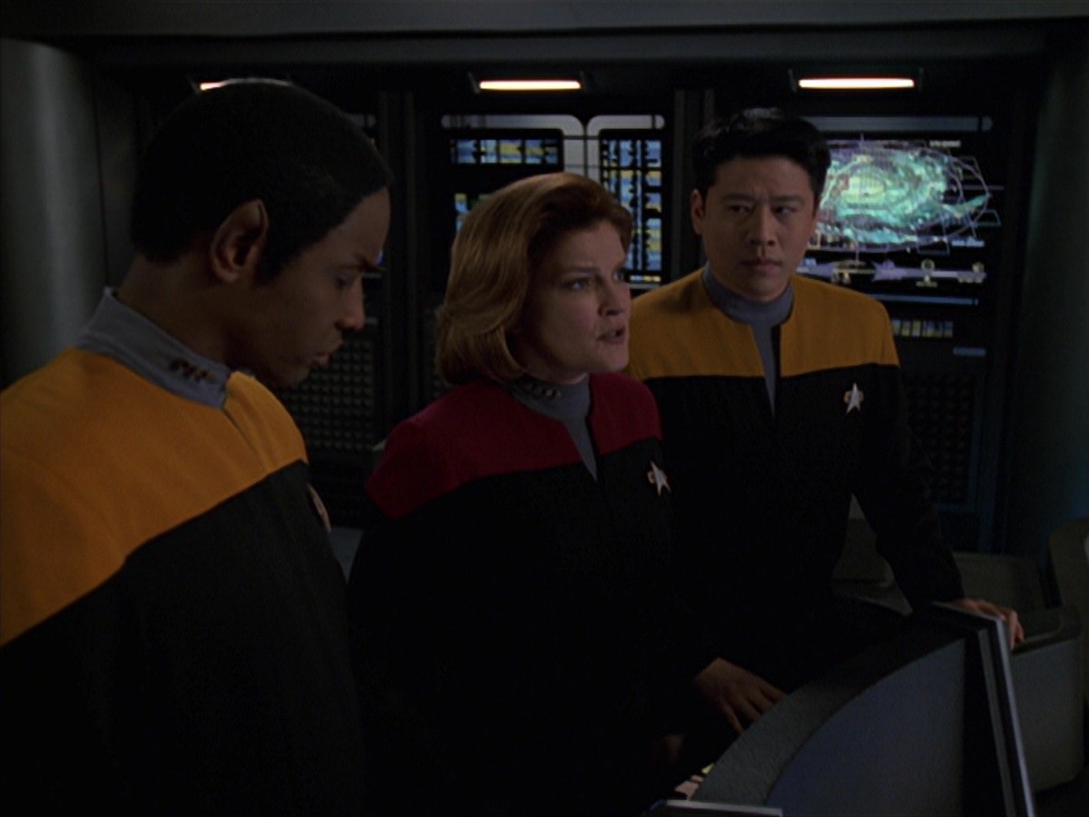 extant_StarTrek_VOY_7x22-NaturalLaw_2204.jpg