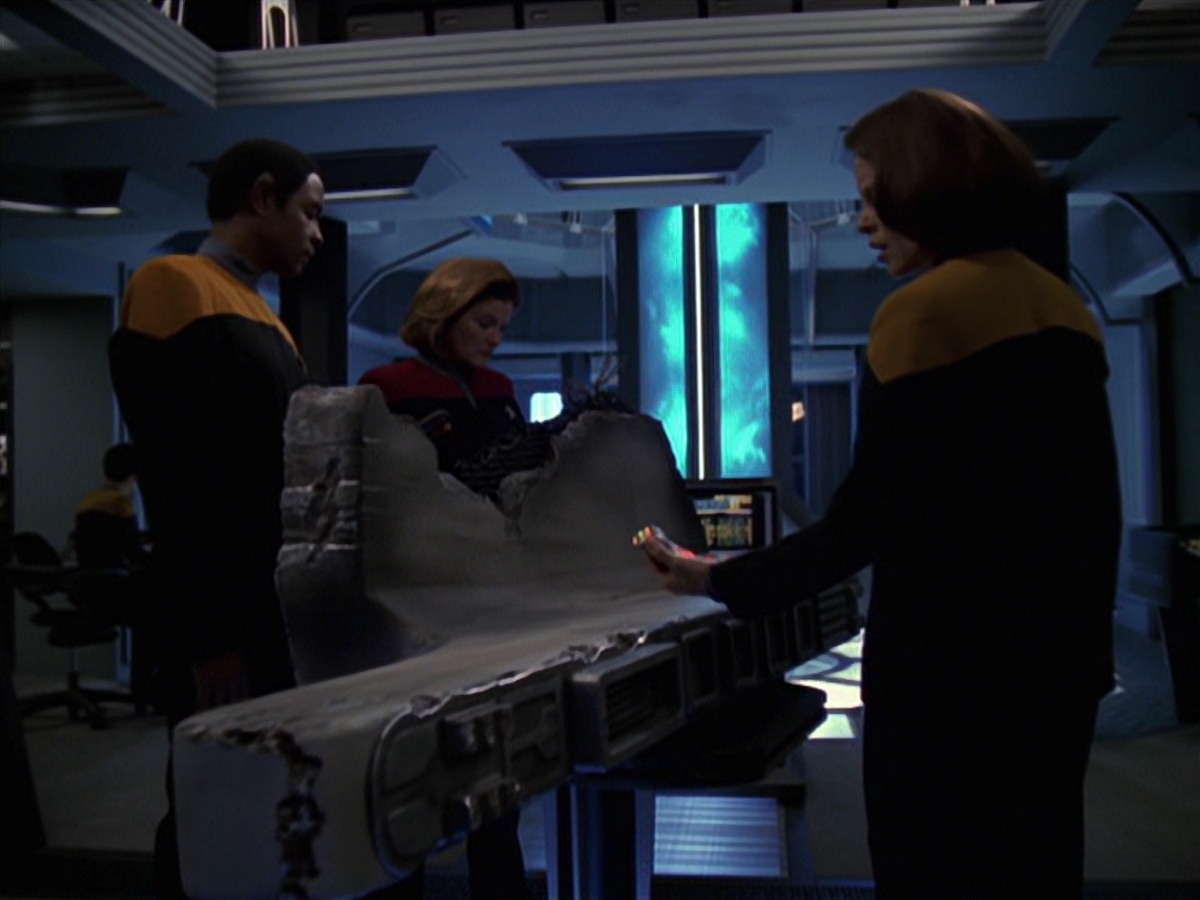extant_StarTrek_VOY_7x22-NaturalLaw_2383.jpg