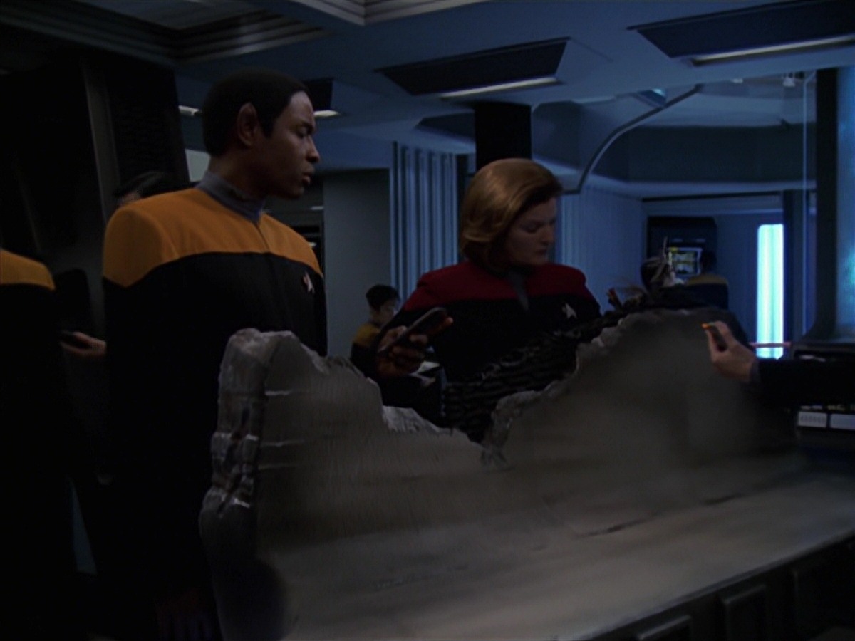 extant_StarTrek_VOY_7x22-NaturalLaw_2391.jpg