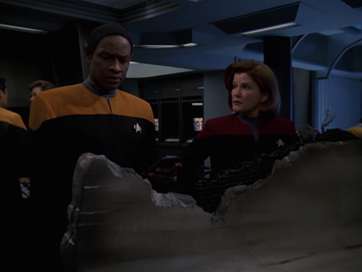 extant_StarTrek_VOY_7x22-NaturalLaw_2394.jpg