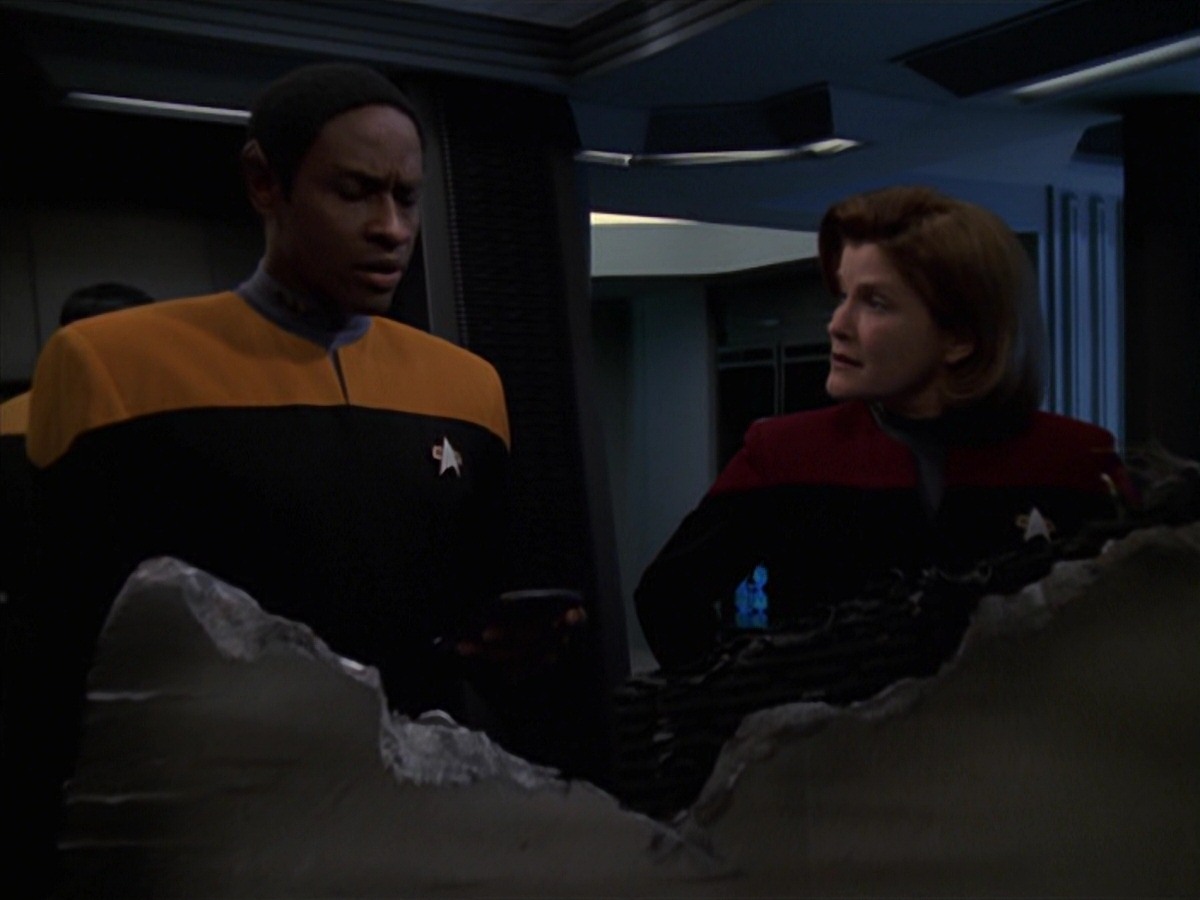 extant_StarTrek_VOY_7x22-NaturalLaw_2397.jpg