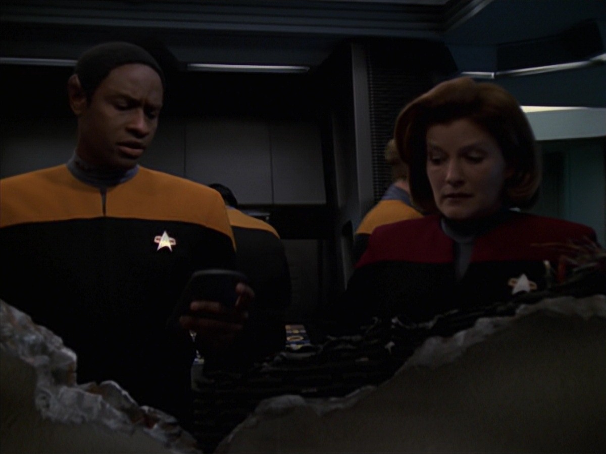 extant_StarTrek_VOY_7x22-NaturalLaw_2402.jpg