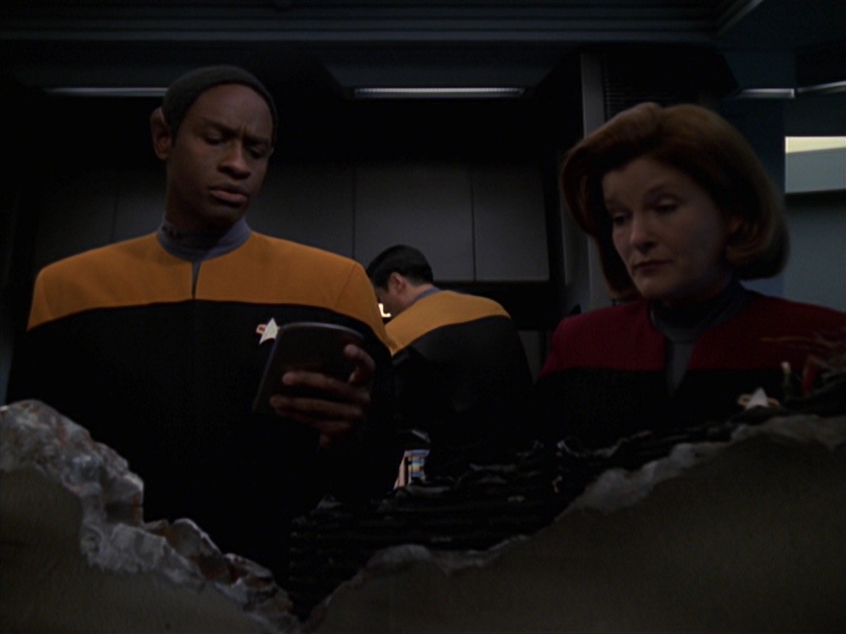 extant_StarTrek_VOY_7x22-NaturalLaw_2404.jpg