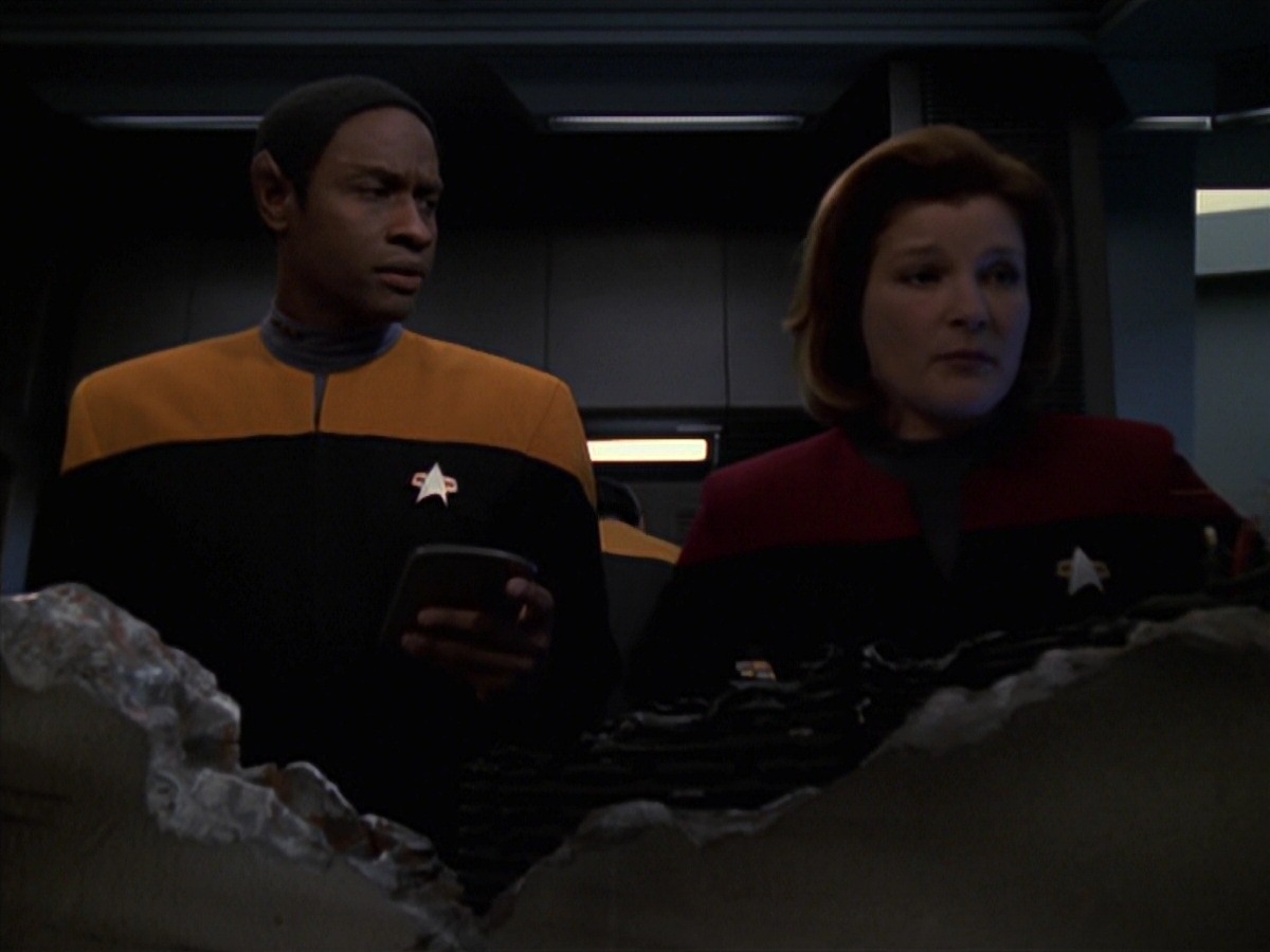 extant_StarTrek_VOY_7x22-NaturalLaw_2406.jpg