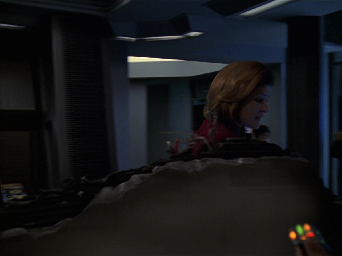 extant_StarTrek_VOY_7x22-NaturalLaw_2408.jpg