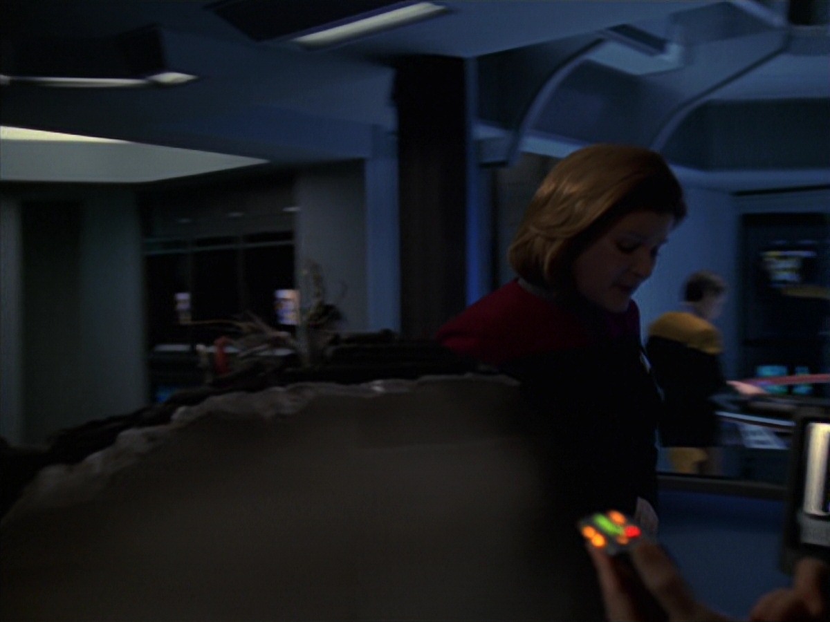 extant_StarTrek_VOY_7x22-NaturalLaw_2409.jpg
