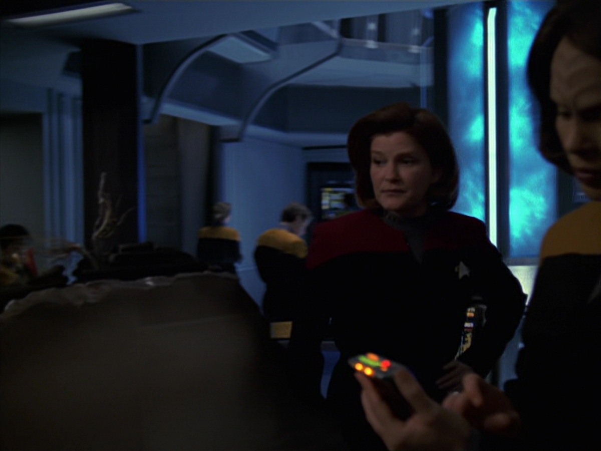extant_StarTrek_VOY_7x22-NaturalLaw_2410.jpg