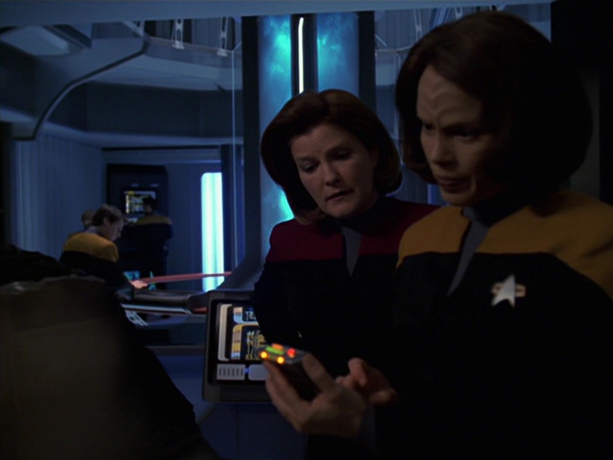 extant_StarTrek_VOY_7x22-NaturalLaw_2412.jpg