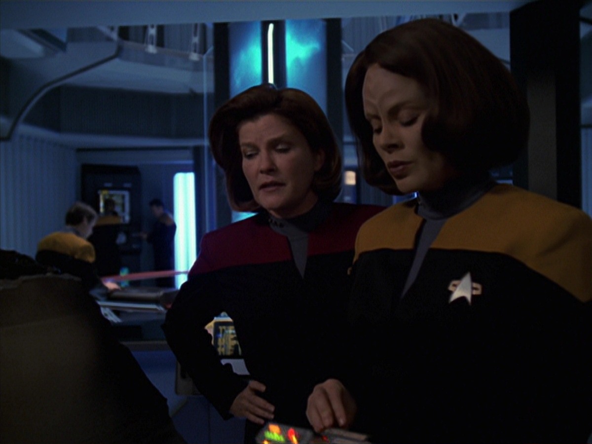 extant_StarTrek_VOY_7x22-NaturalLaw_2421.jpg