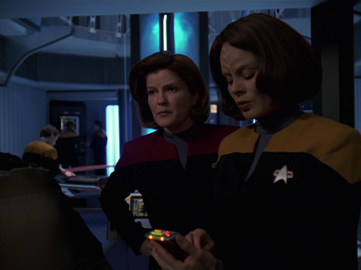 extant_StarTrek_VOY_7x22-NaturalLaw_2422.jpg