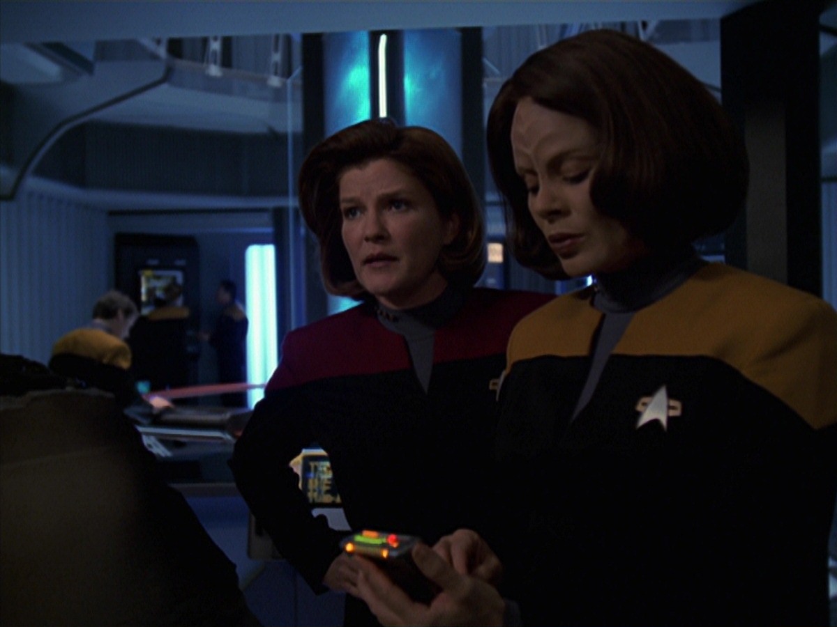 extant_StarTrek_VOY_7x22-NaturalLaw_2423.jpg