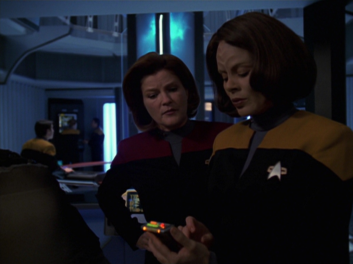 extant_StarTrek_VOY_7x22-NaturalLaw_2424.jpg