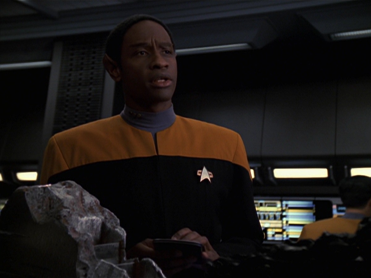 extant_StarTrek_VOY_7x22-NaturalLaw_2432.jpg