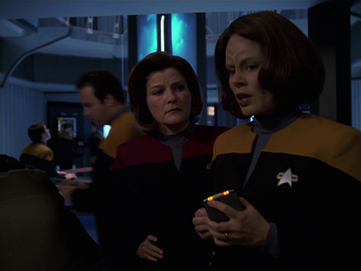 extant_StarTrek_VOY_7x22-NaturalLaw_2441.jpg