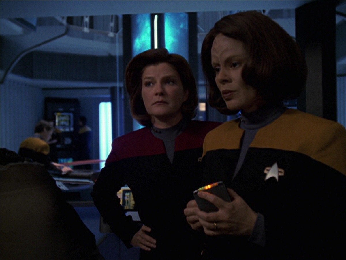 extant_StarTrek_VOY_7x22-NaturalLaw_2443.jpg