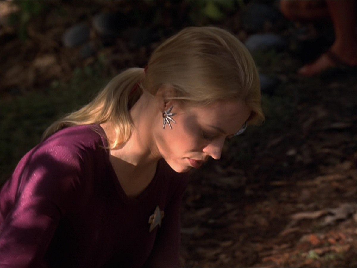 extant_StarTrek_VOY_7x22-NaturalLaw_2452.jpg