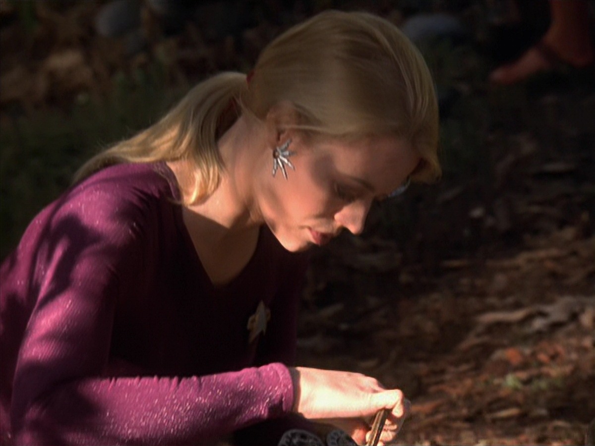 extant_StarTrek_VOY_7x22-NaturalLaw_2453.jpg