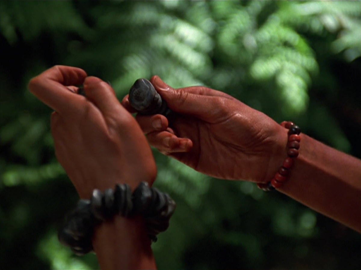extant_StarTrek_VOY_7x22-NaturalLaw_2483.jpg