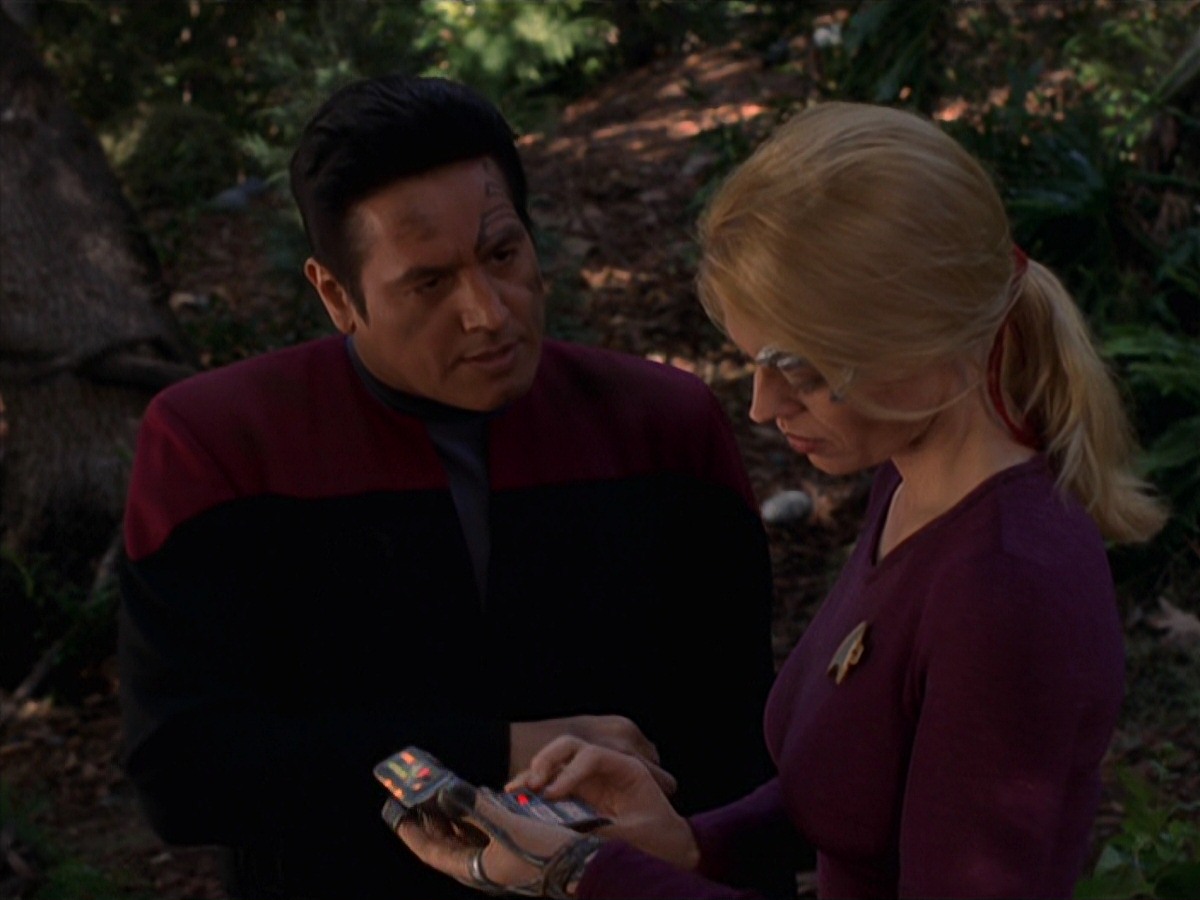extant_StarTrek_VOY_7x22-NaturalLaw_2510.jpg