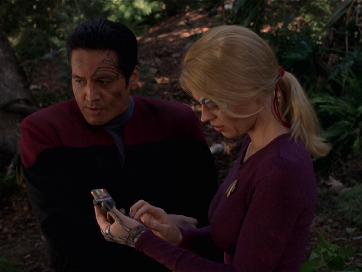 extant_StarTrek_VOY_7x22-NaturalLaw_2514.jpg