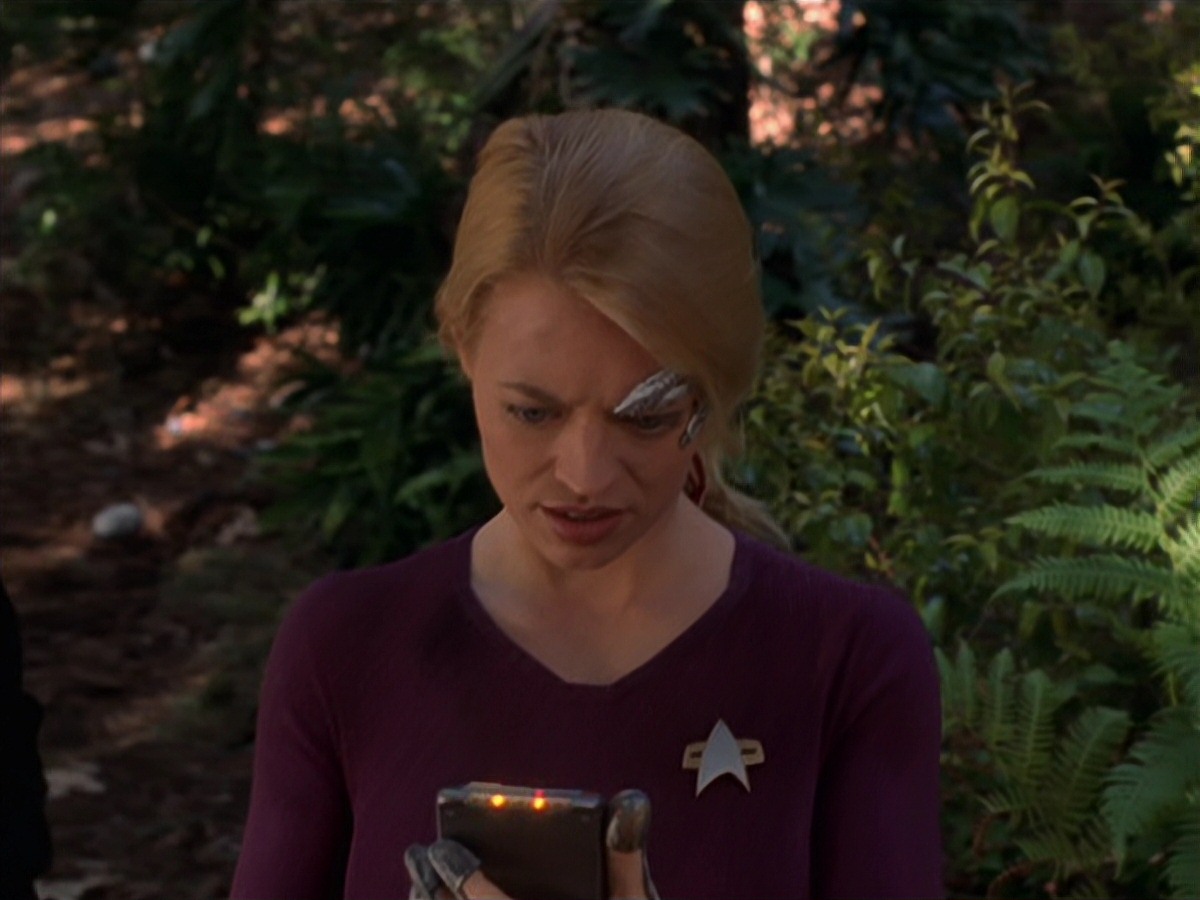 extant_StarTrek_VOY_7x22-NaturalLaw_2518.jpg