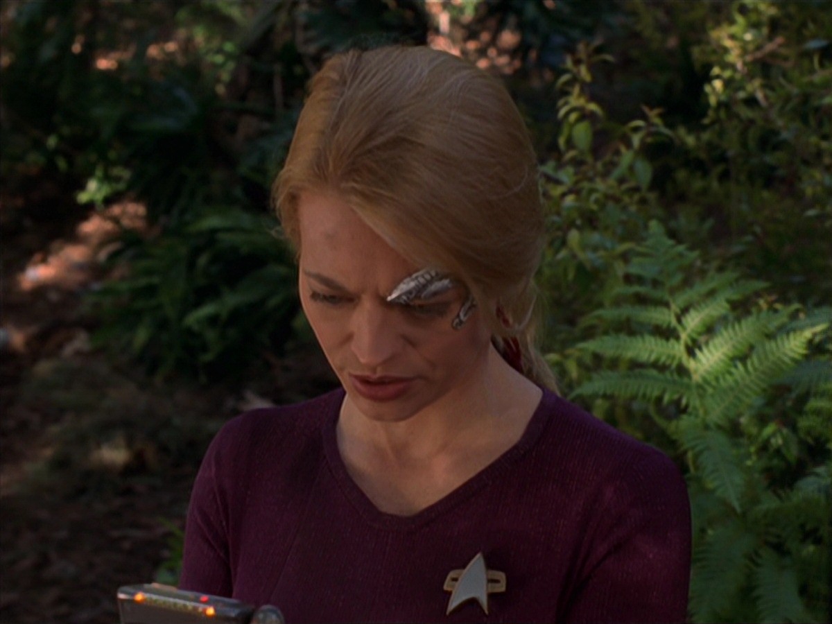 extant_StarTrek_VOY_7x22-NaturalLaw_2522.jpg