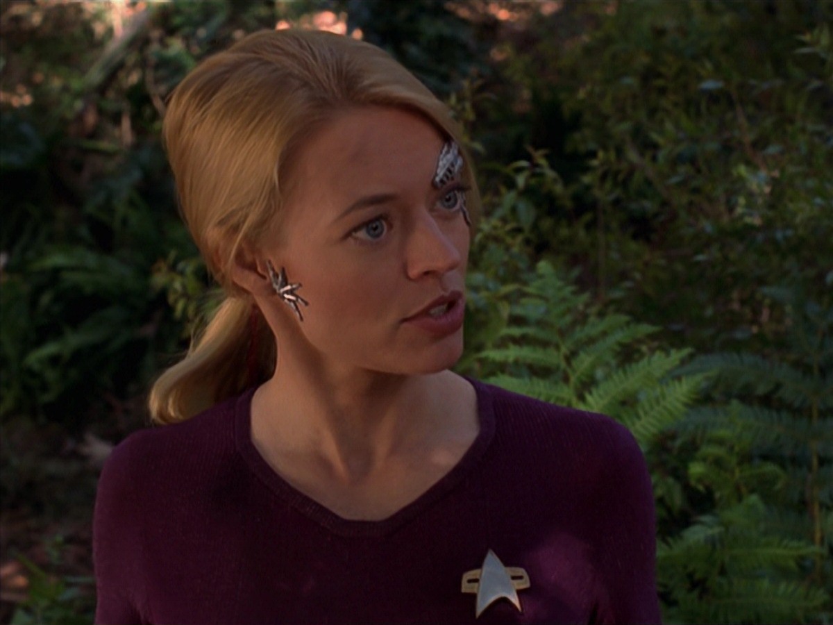 extant_StarTrek_VOY_7x22-NaturalLaw_2538.jpg
