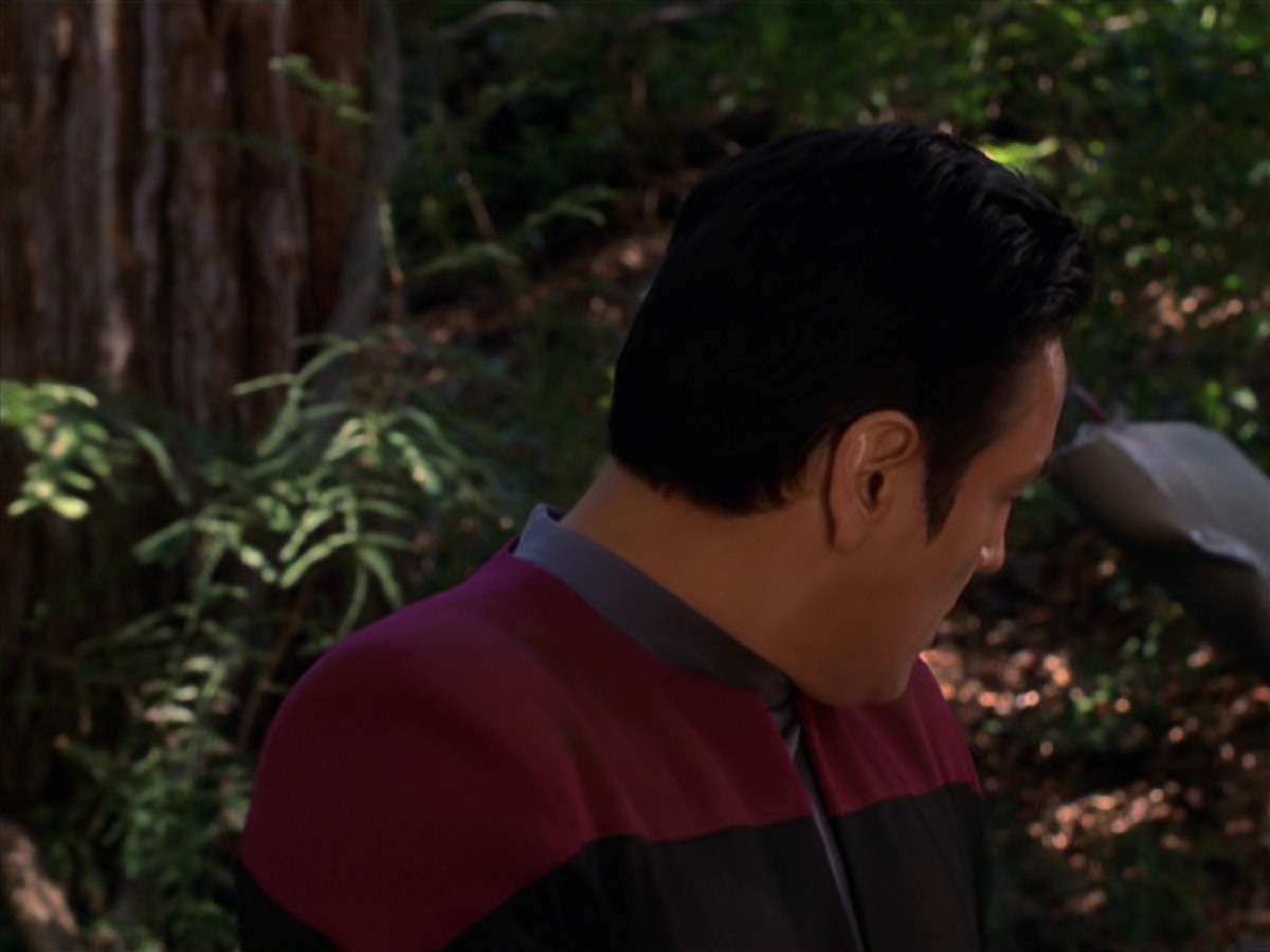 extant_StarTrek_VOY_7x22-NaturalLaw_2544.jpg