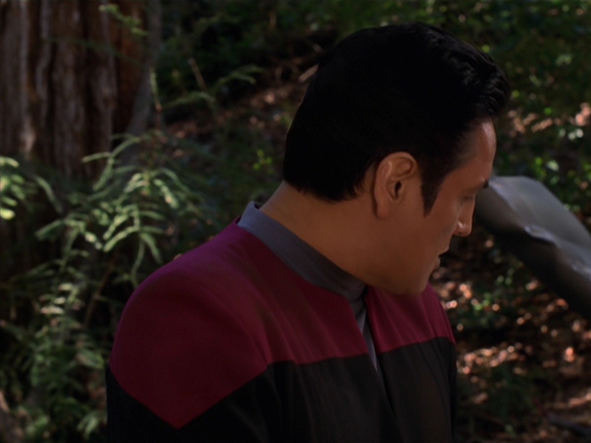 extant_StarTrek_VOY_7x22-NaturalLaw_2547.jpg
