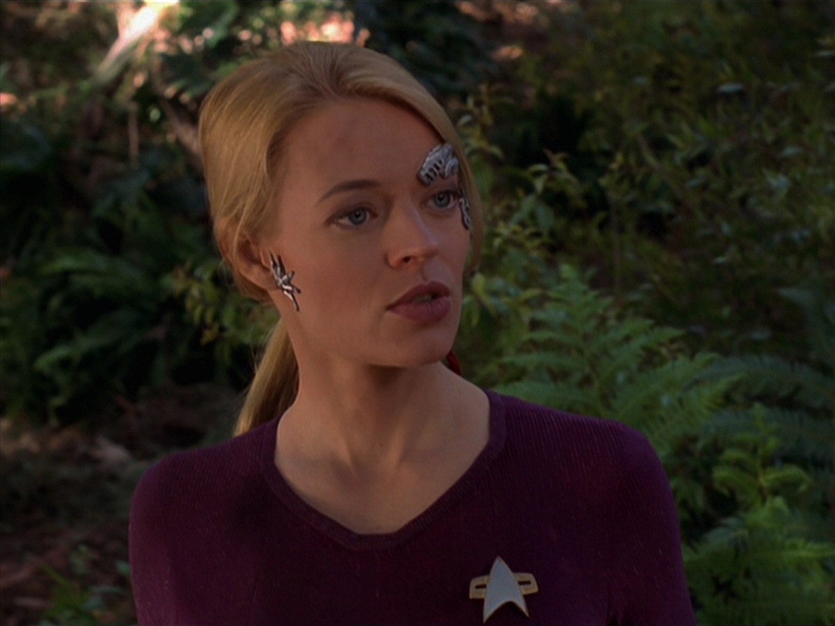 extant_StarTrek_VOY_7x22-NaturalLaw_2559.jpg
