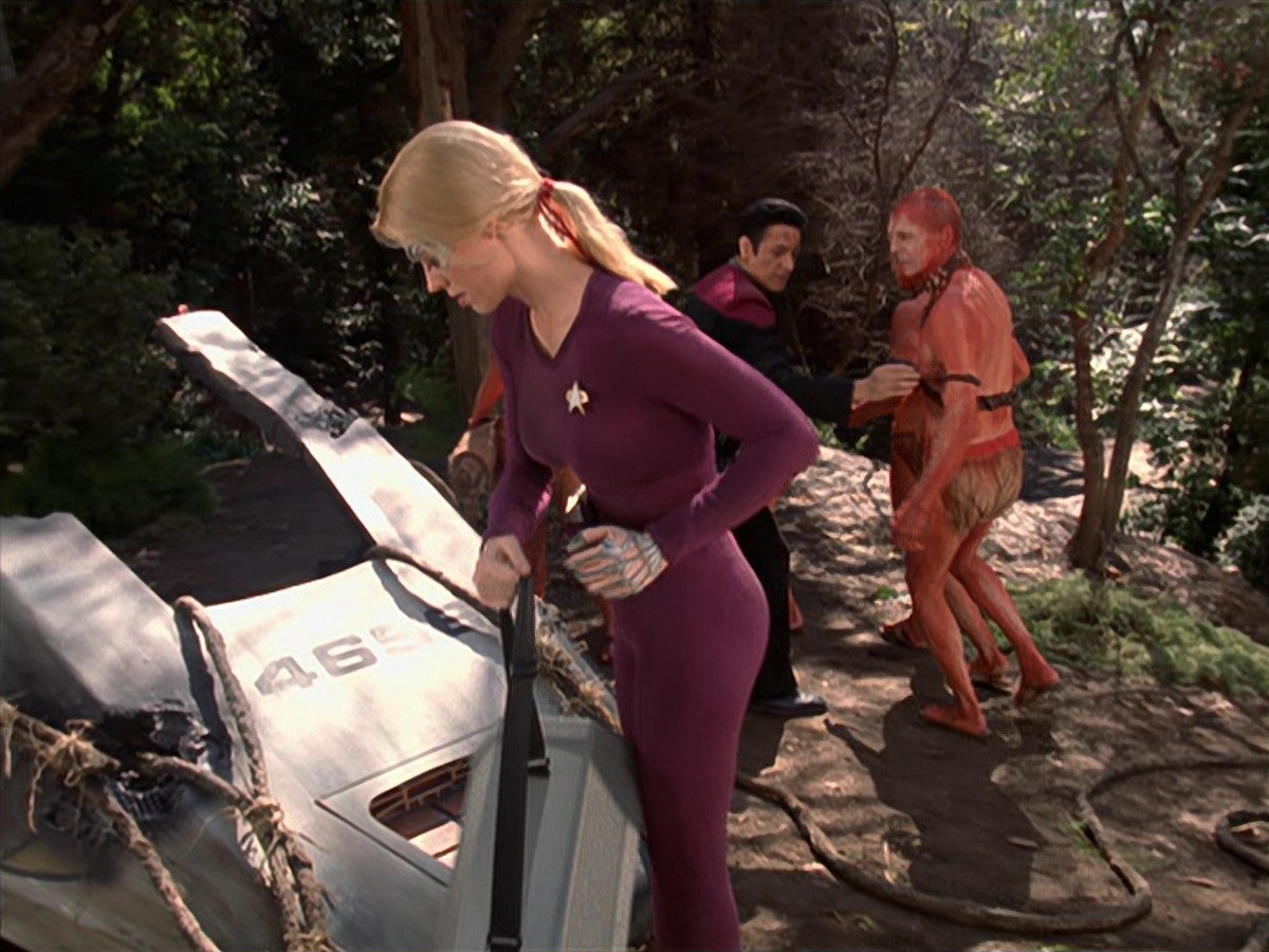 extant_StarTrek_VOY_7x22-NaturalLaw_2696.jpg