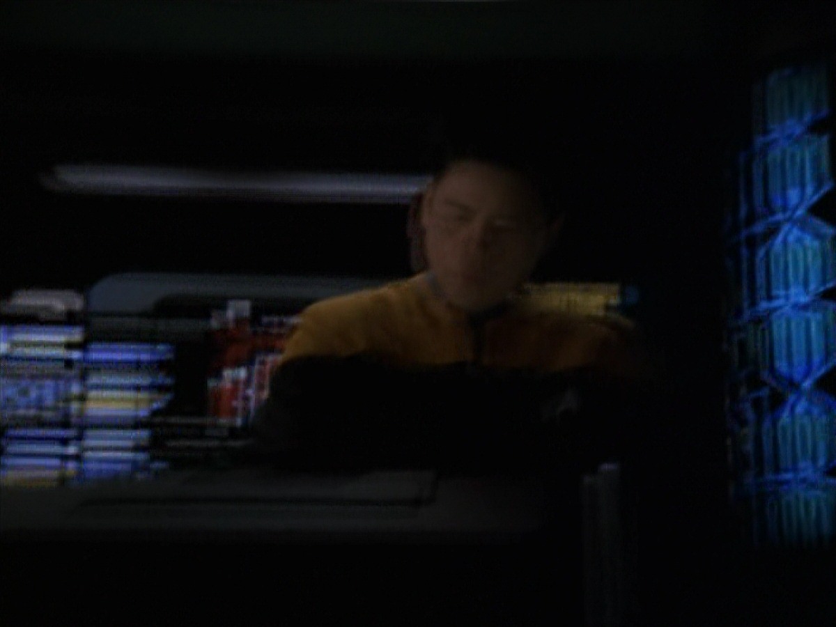 extant_StarTrek_VOY_7x22-NaturalLaw_2717.jpg