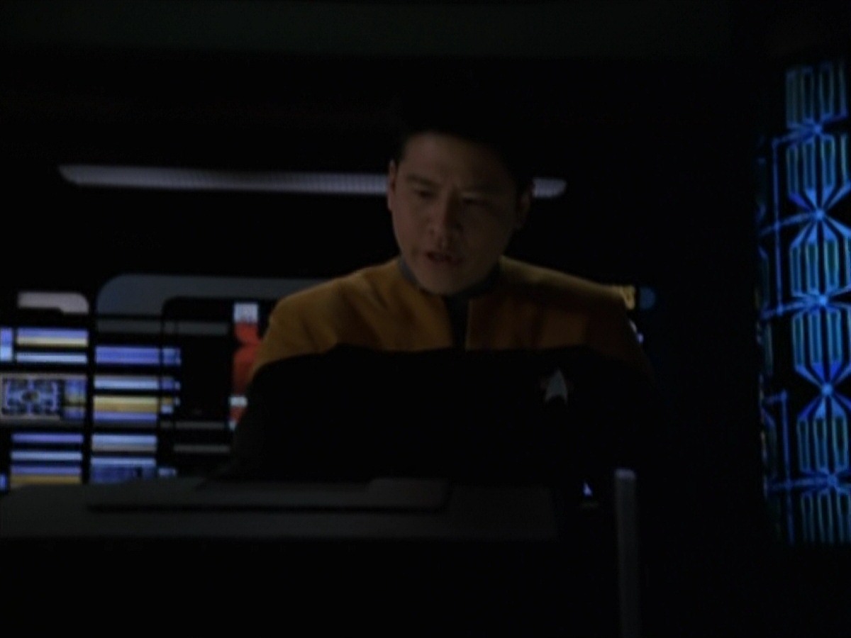 extant_StarTrek_VOY_7x22-NaturalLaw_2719.jpg