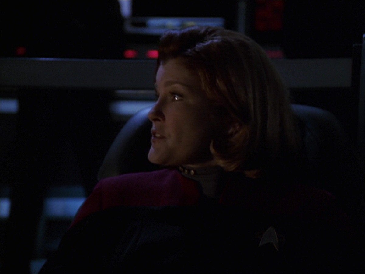 extant_StarTrek_VOY_7x22-NaturalLaw_2740.jpg