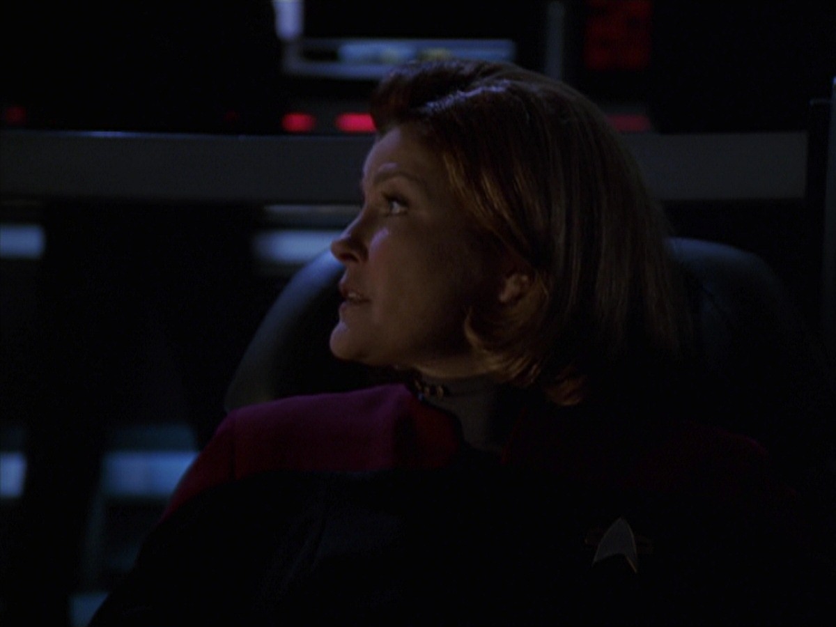extant_StarTrek_VOY_7x22-NaturalLaw_2741.jpg