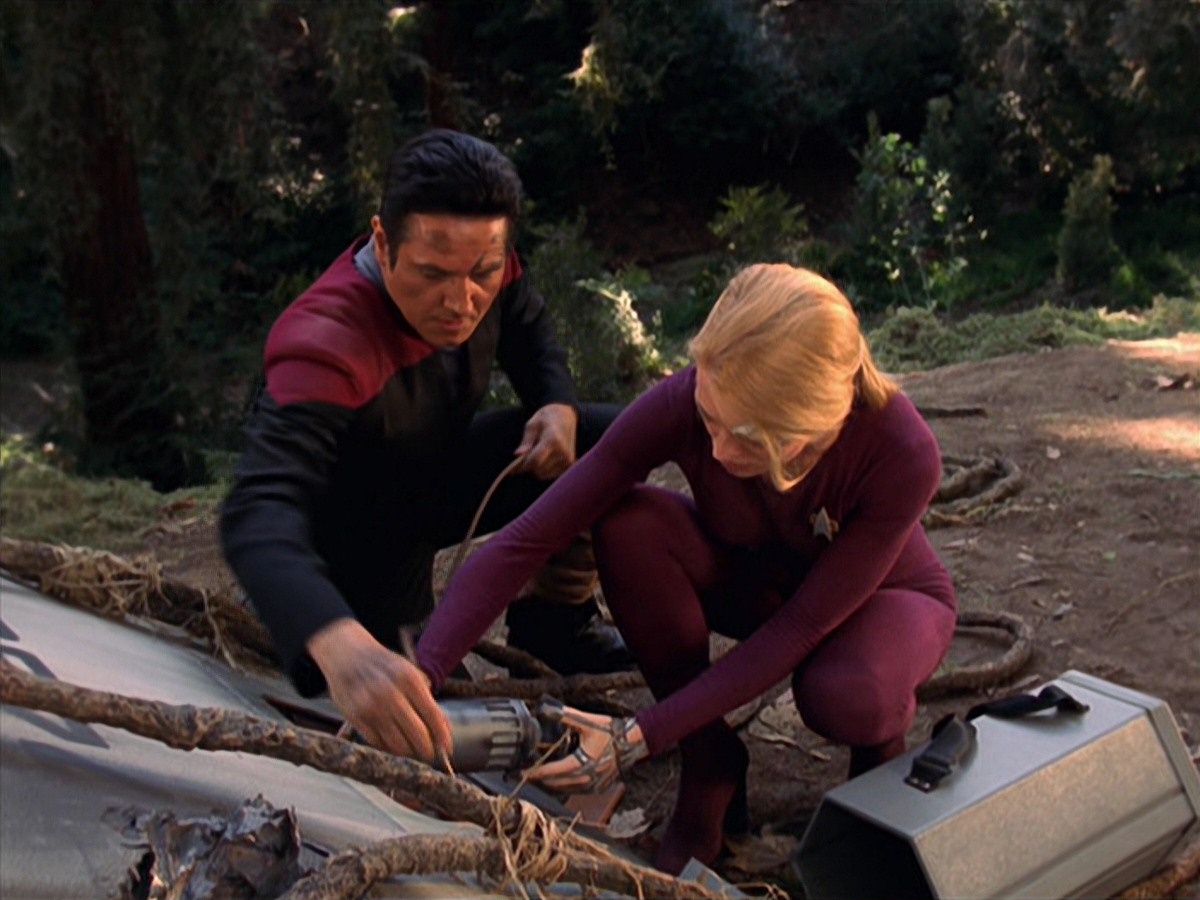 extant_StarTrek_VOY_7x22-NaturalLaw_2764.jpg