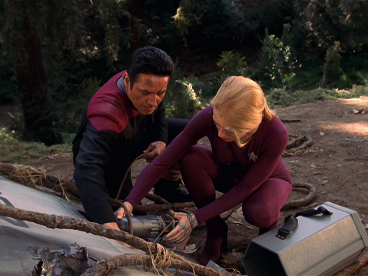 extant_StarTrek_VOY_7x22-NaturalLaw_2765.jpg