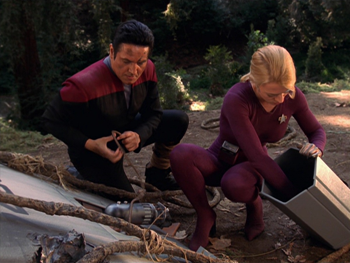 extant_StarTrek_VOY_7x22-NaturalLaw_2768.jpg