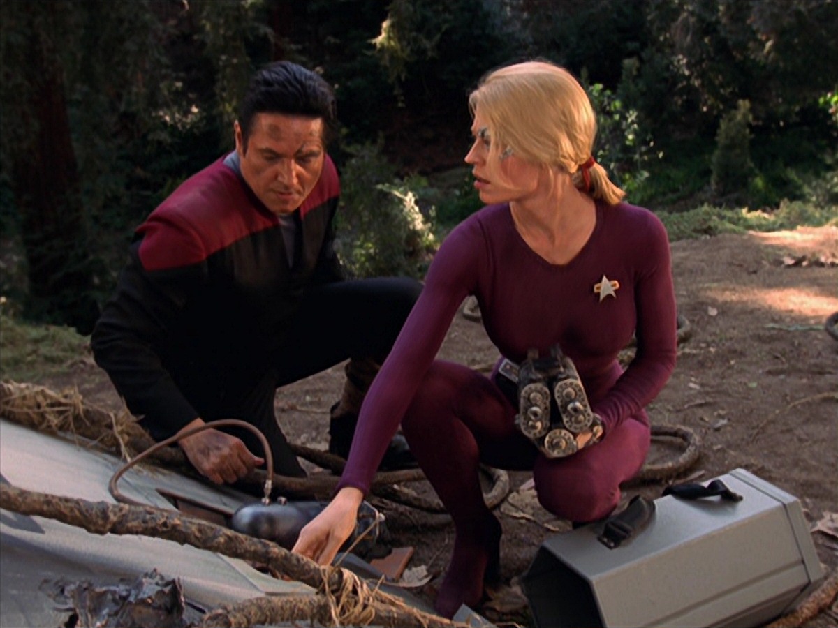 extant_StarTrek_VOY_7x22-NaturalLaw_2773.jpg
