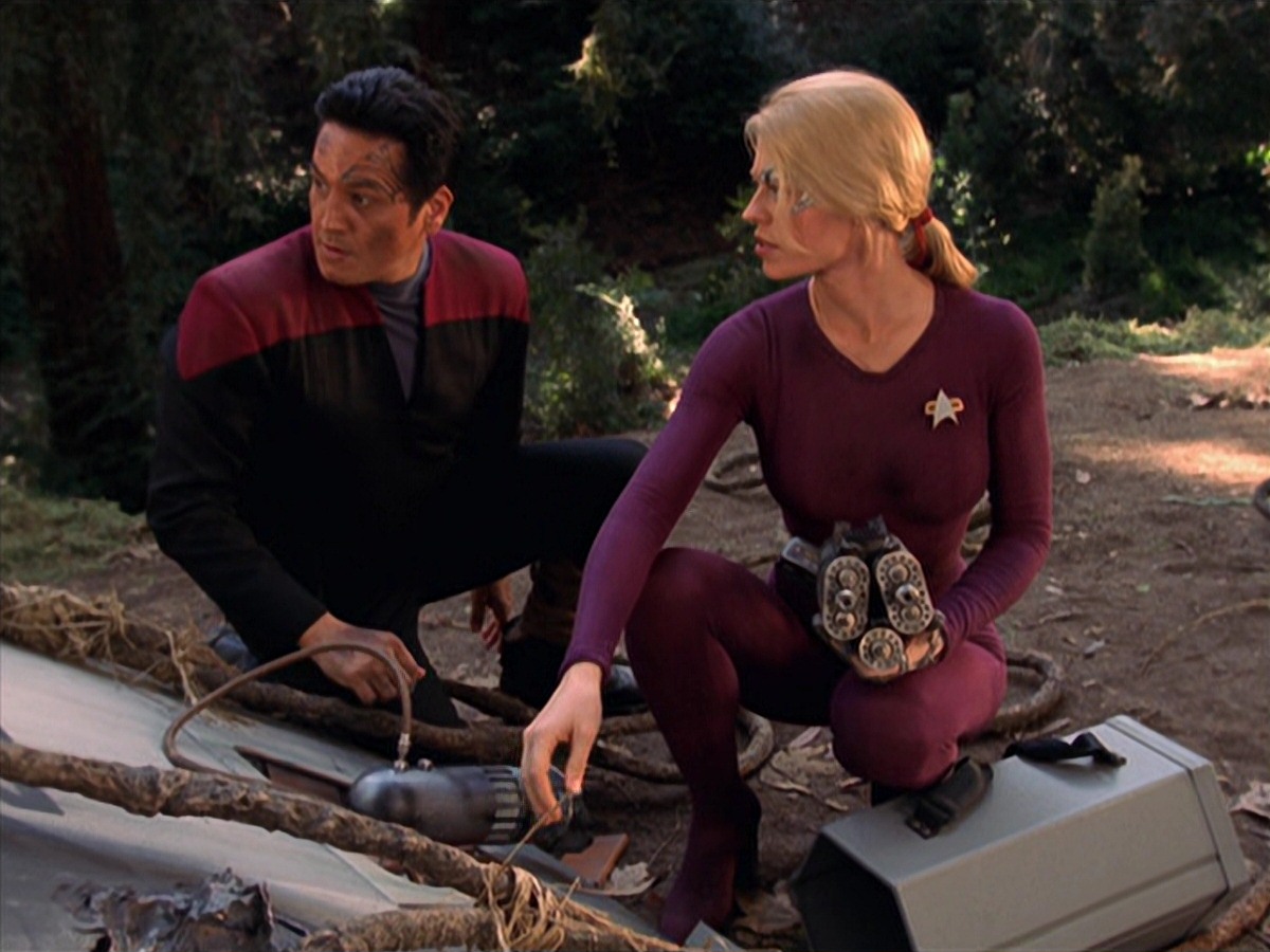extant_StarTrek_VOY_7x22-NaturalLaw_2774.jpg