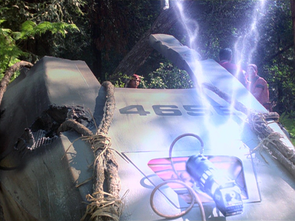 extant_StarTrek_VOY_7x22-NaturalLaw_2815.jpg