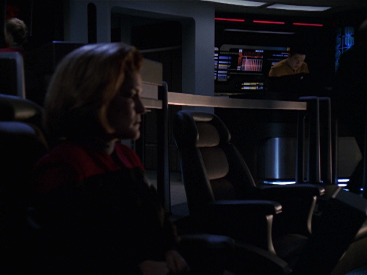 extant_StarTrek_VOY_7x22-NaturalLaw_2817.jpg
