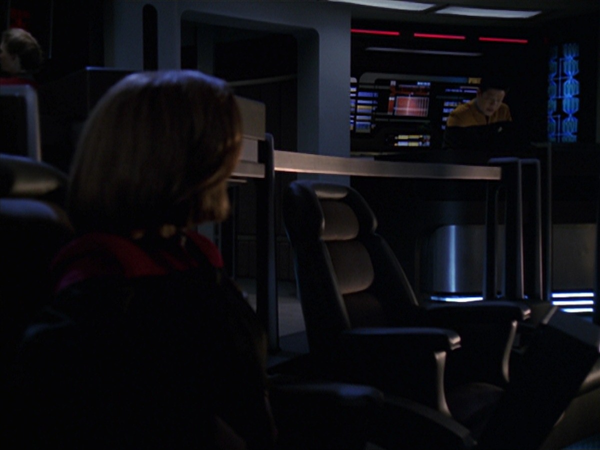 extant_StarTrek_VOY_7x22-NaturalLaw_2819.jpg