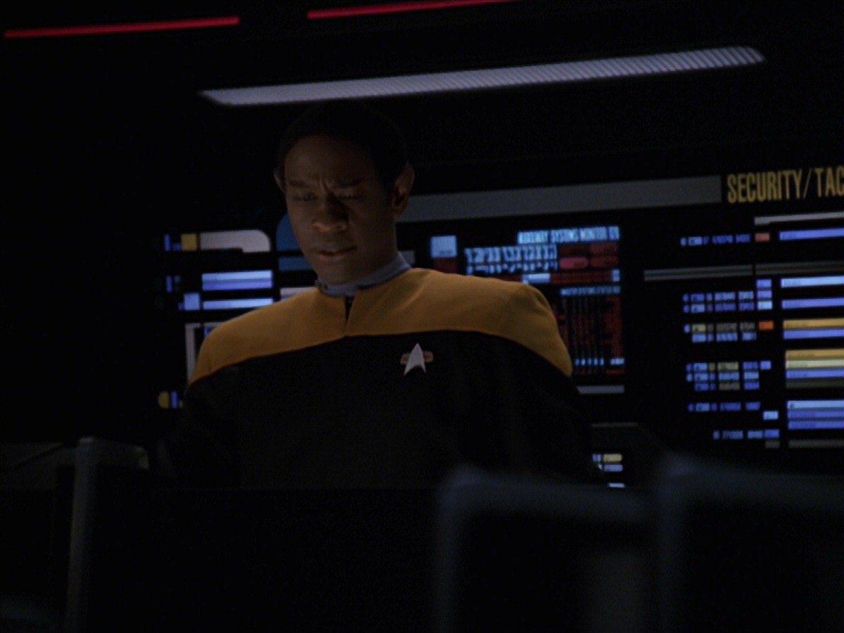 extant_StarTrek_VOY_7x22-NaturalLaw_2823.jpg