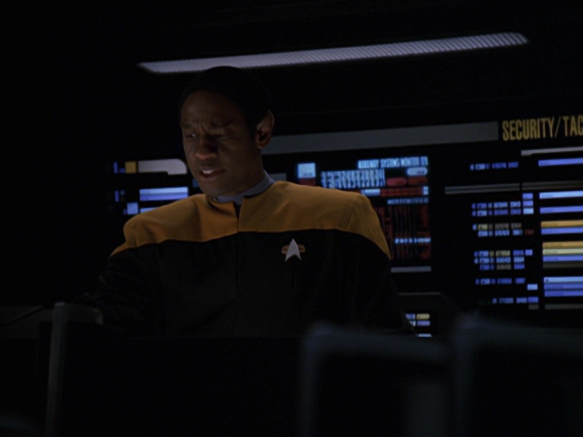 extant_StarTrek_VOY_7x22-NaturalLaw_2825.jpg