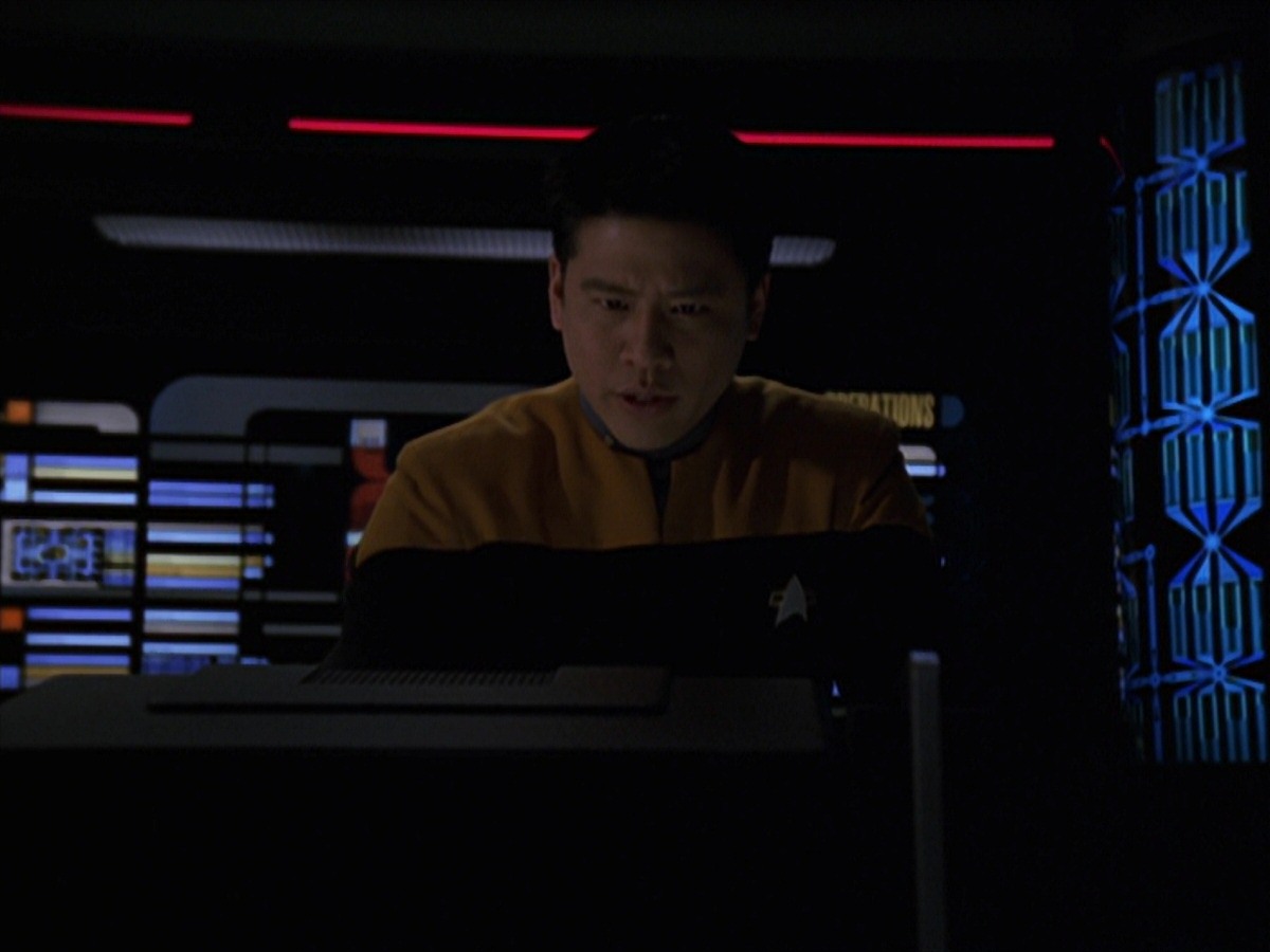 extant_StarTrek_VOY_7x22-NaturalLaw_2855.jpg