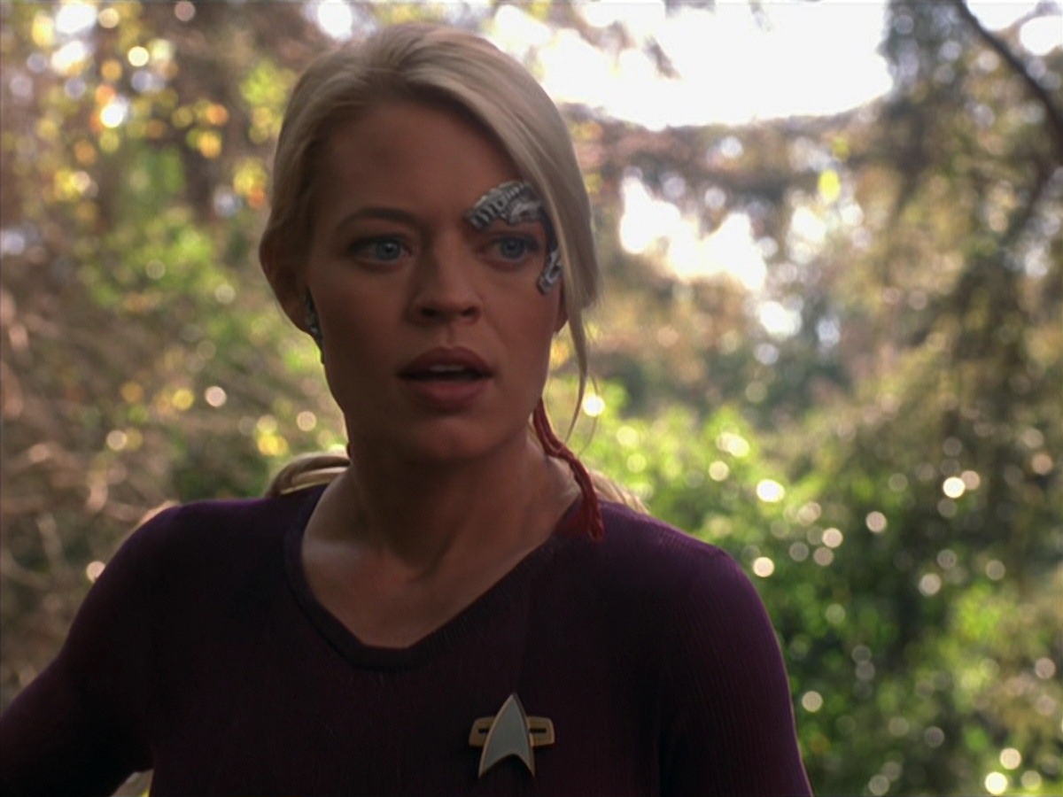 extant_StarTrek_VOY_7x22-NaturalLaw_2878.jpg